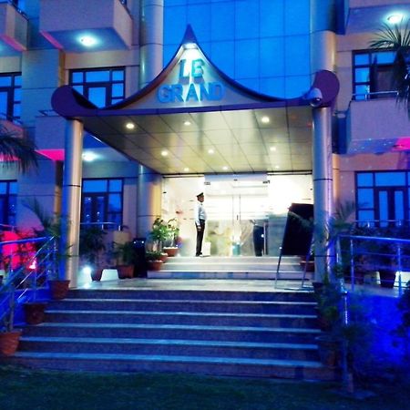 Le Grand Regency Hotel Greater Noida Bagian luar foto