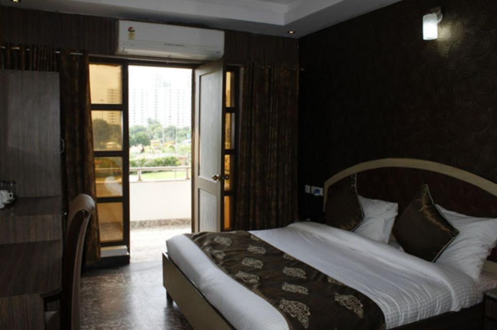 Le Grand Regency Hotel Greater Noida Ruang foto